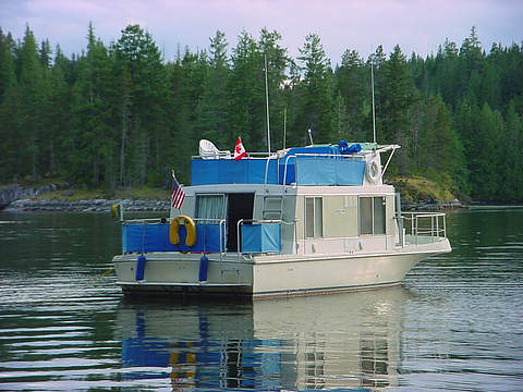 'Q E Too' anchored in Octopus Islands